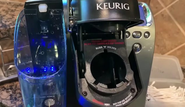 Keurig Coffee maker ready to insert k-cup