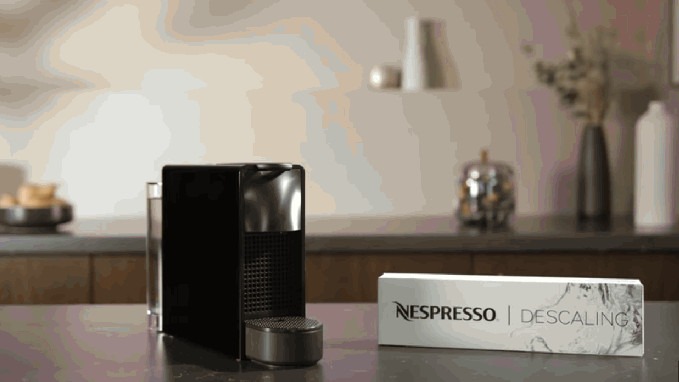 Essenza mini machine with Nespresso descaling kit