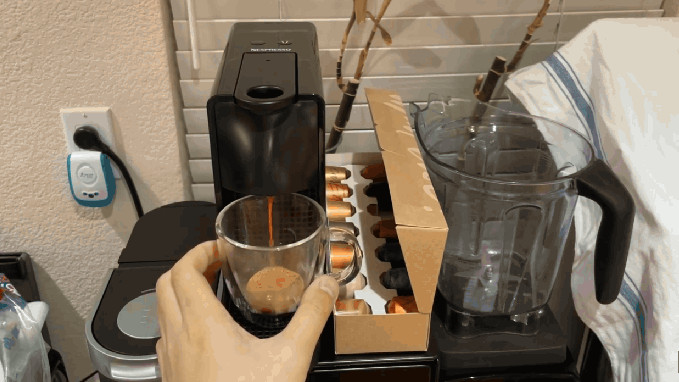 Essenza mini machine is brewing coffee